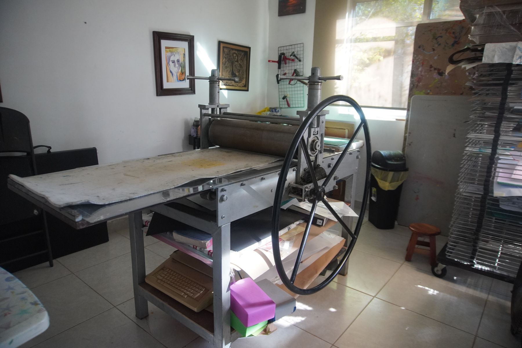 Taller de grabado con tórculo