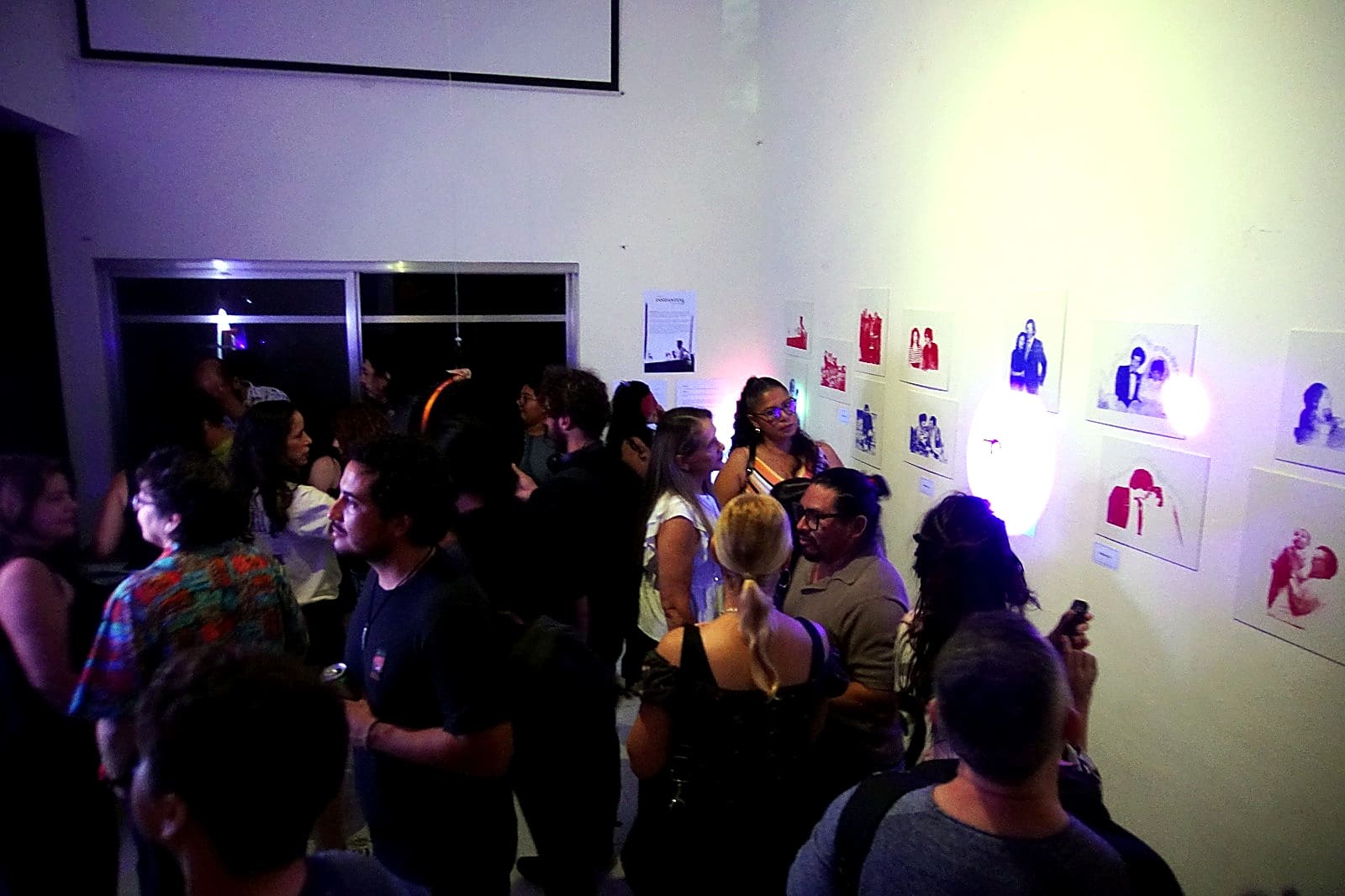 Inauguración de una exposición en la galería