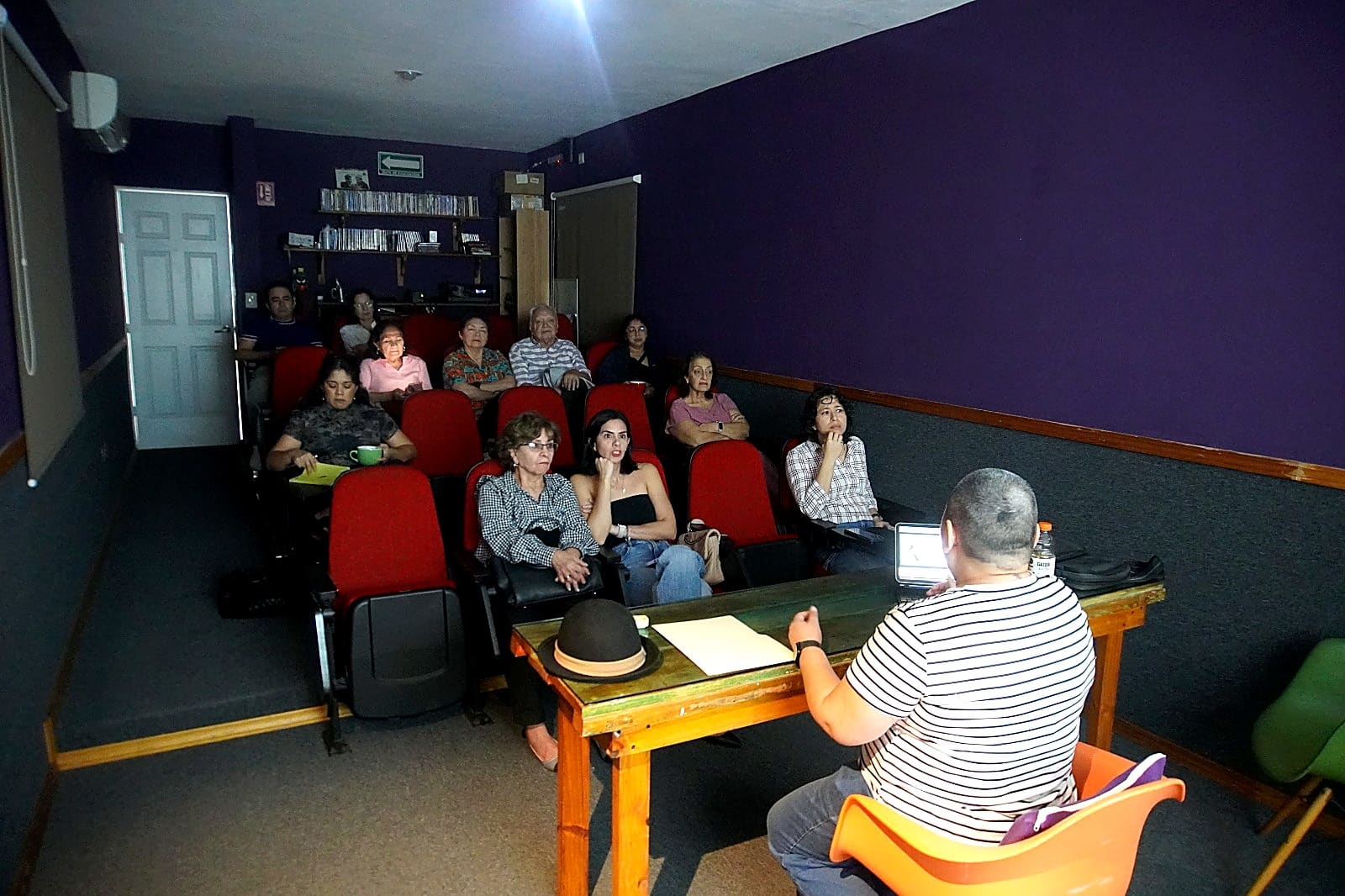 Ponente y audiencia en la Videosala